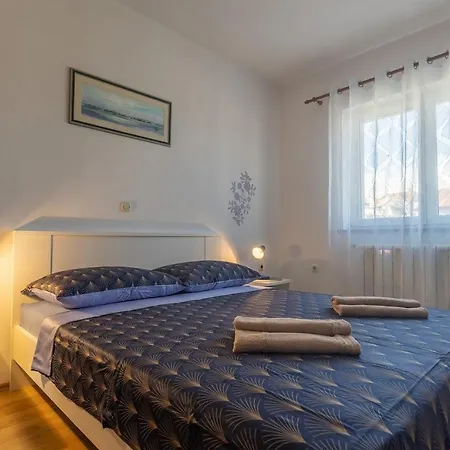 With A Parking Space - 22124 Porec