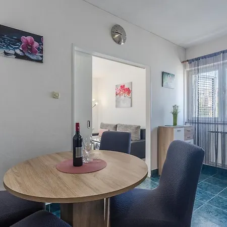 Apartment With A Parking Space - 22124 Porec