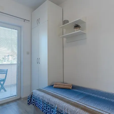 Apartment With A Parking Space - 22124 Porec